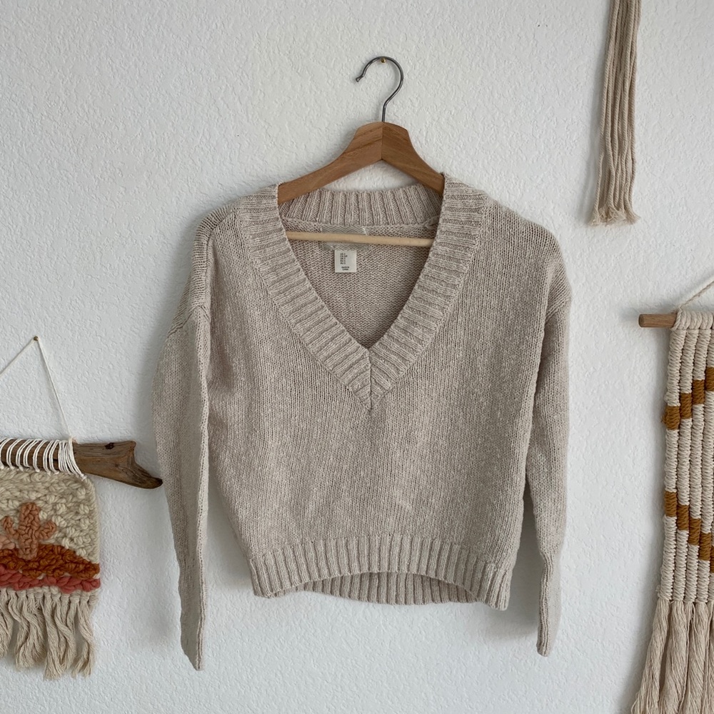 Ruby Moon crop v neck sweater